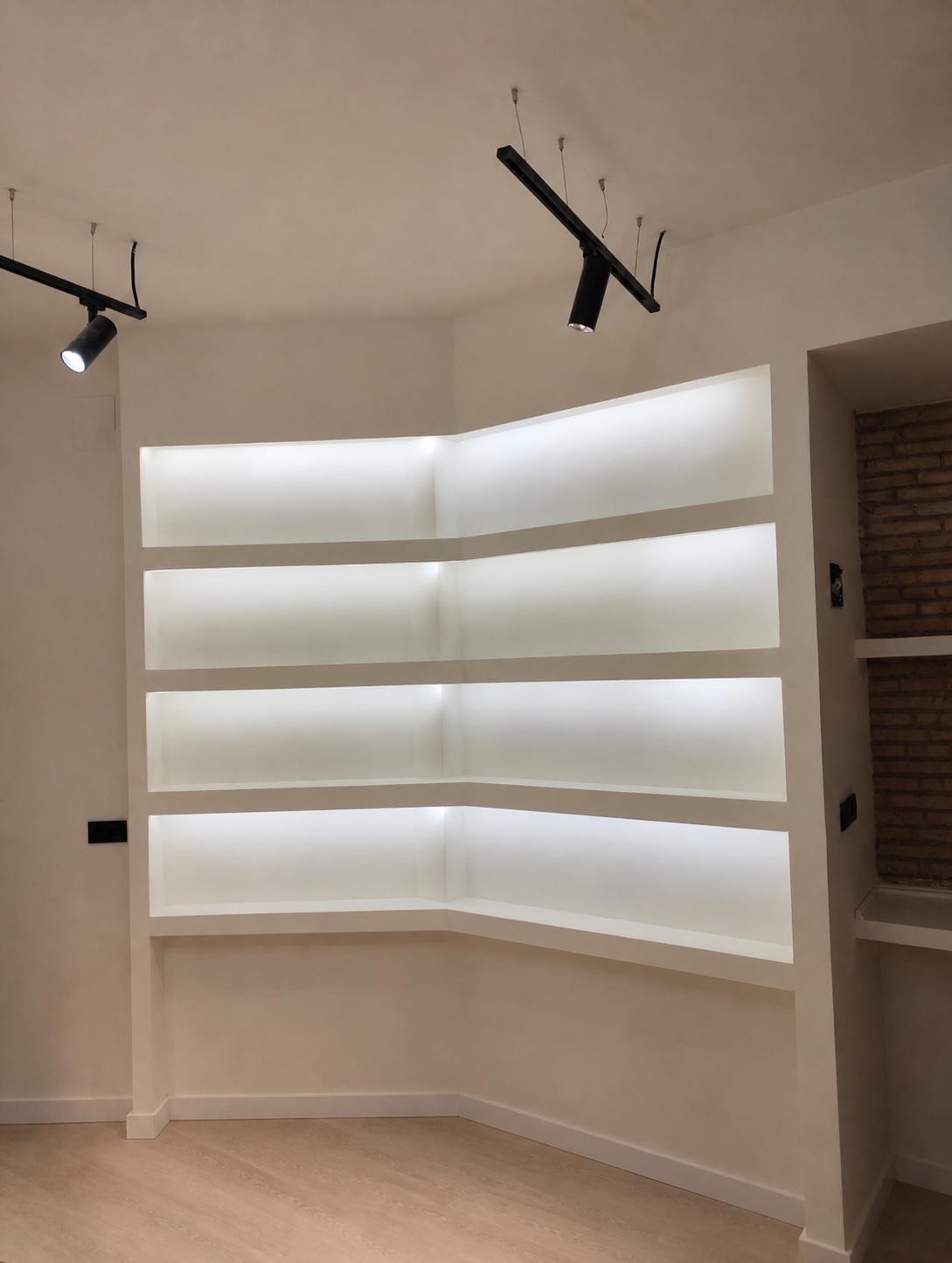 Pladur estantería iluminación LED Sagunto
