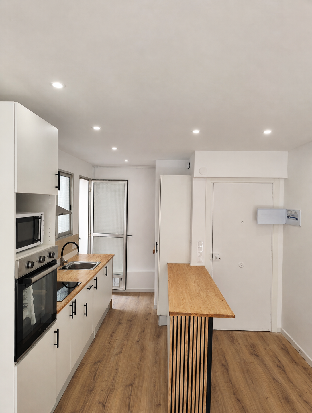 Reforma cocina moderna con isla y parquet Sagunto