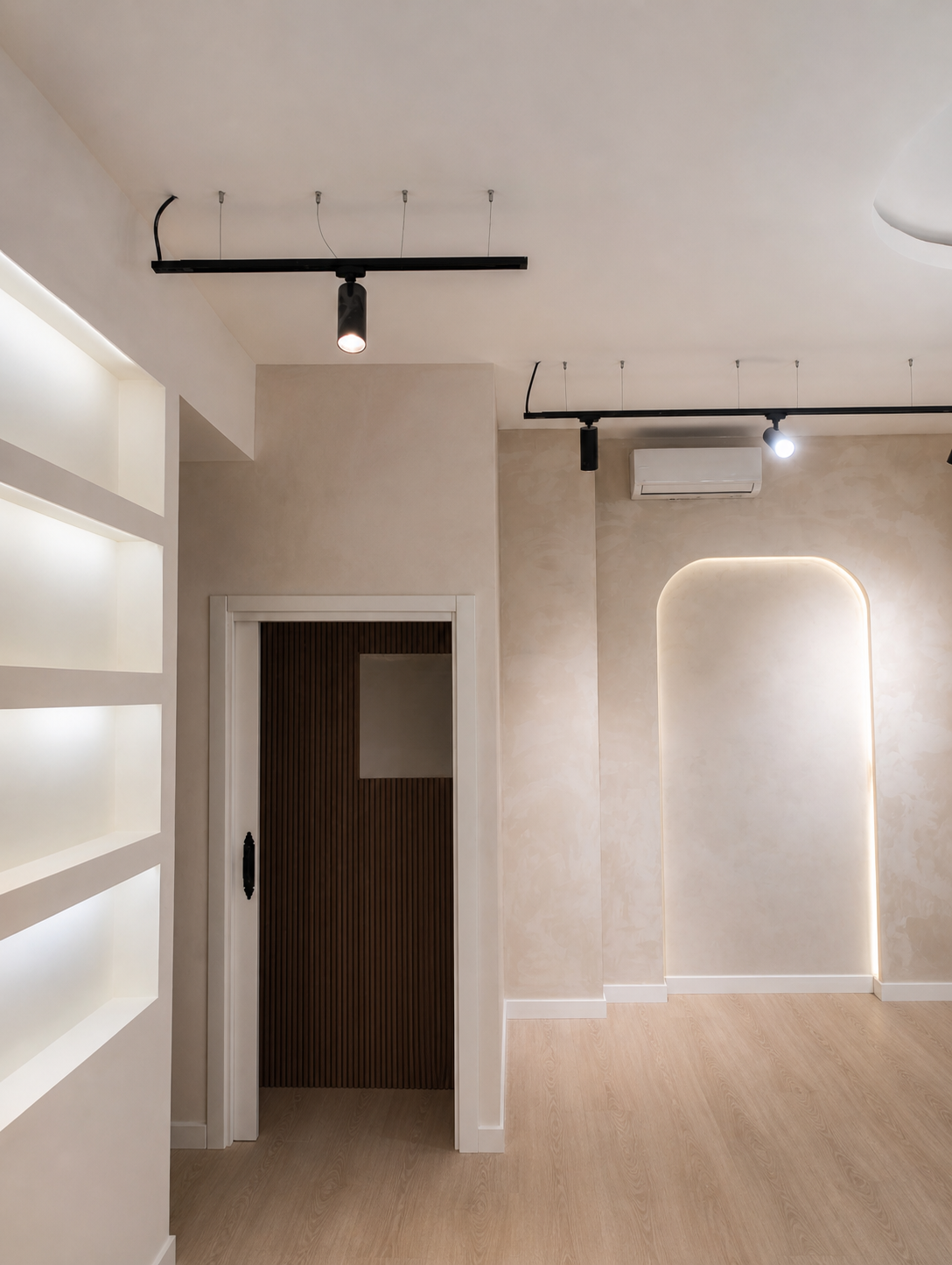 Reforma local comercial con acabados e iluminación Valencia